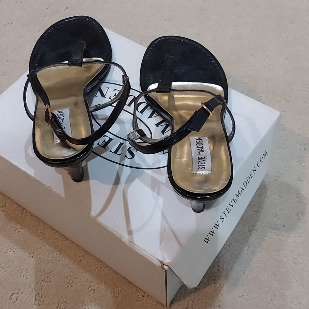 Thong Sandal - Picture 2 of 6